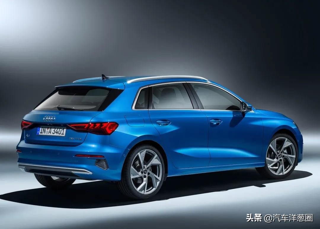 宝马换新车标了！蓝天白云帅炸，以后黑白标只代表低端宝马车主？