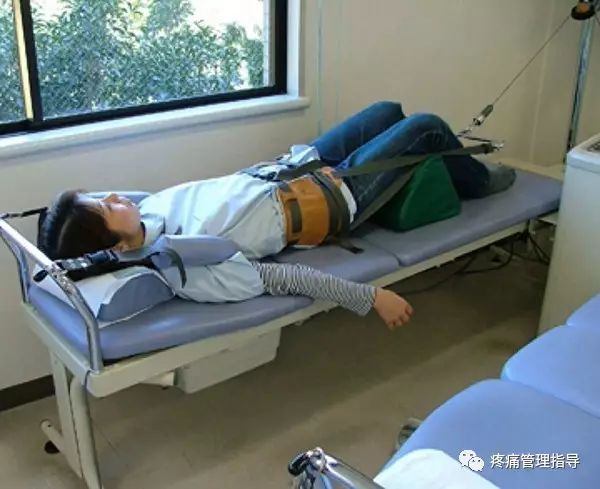 72岁老人腰疼还有骨刺该怎么治疗,老年人骨刺疼痛怎么治疗