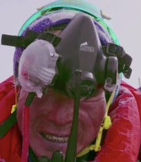 攀登者这部电影传递的精神,攀登者背后的故事致敬中国高度