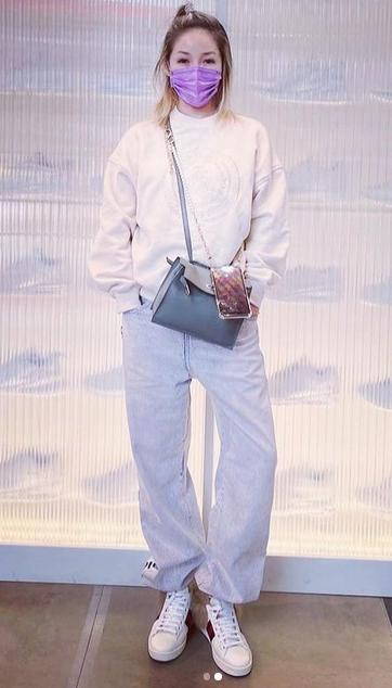 萧亚轩被狗咬左边脸还是右边脸,萧亚轩被狗咬后的恢复状态