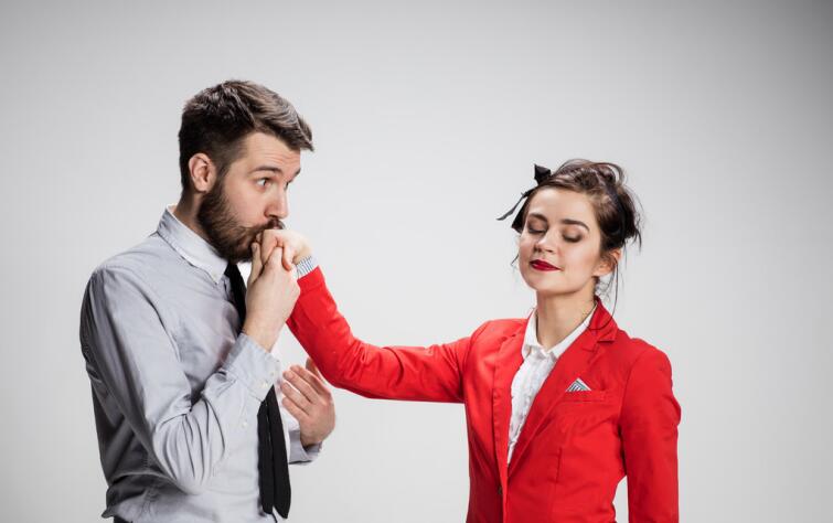 如果领导当众训斥你,你该怎么办?高情商的人会做这3件事