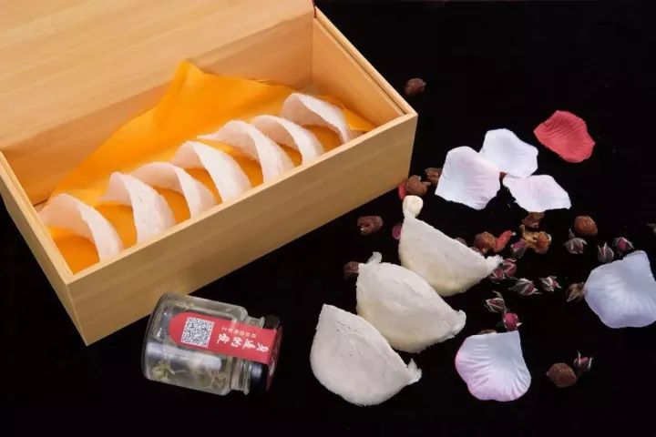 “天津姑爷”为爱做燕窝卖出20万瓶，当日鲜炖，现在免费送？