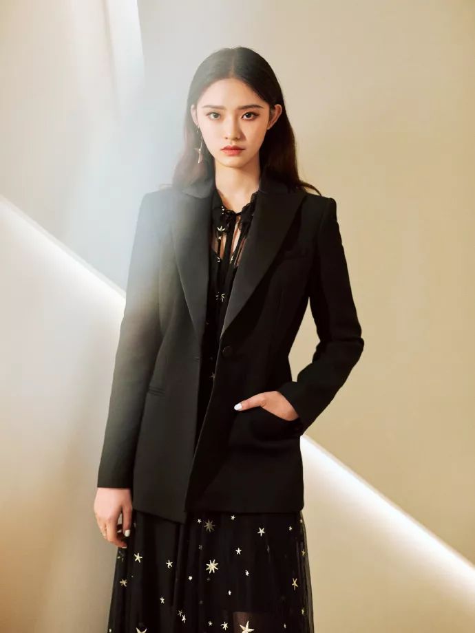 林允眉上齐刘海图片,复古腔调的林允眉上齐刘海