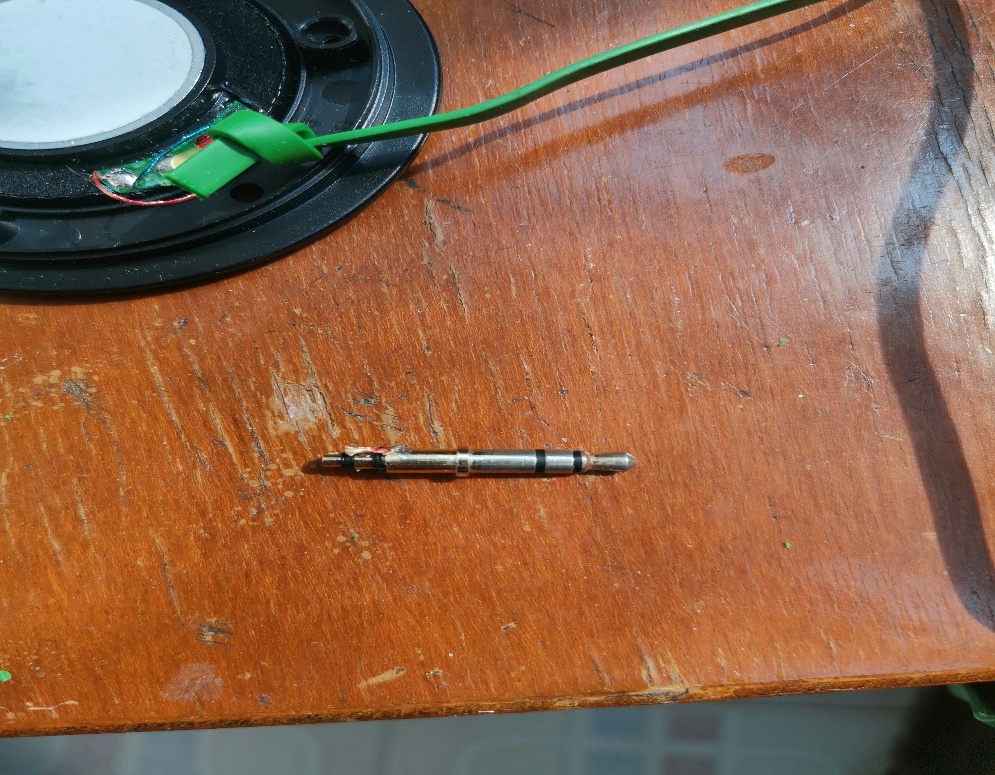 skullcandy耳机如何拆开换电池,skullcandy蓝牙耳机教程