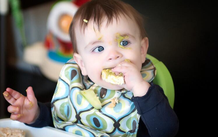 五月龄宝宝可以添加辅食吗,早产儿添加辅食是要按矫正月龄么