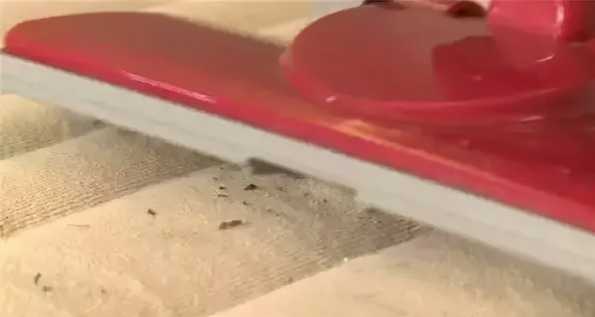 夏季清理床垫的三个步骤,春节打扫床垫