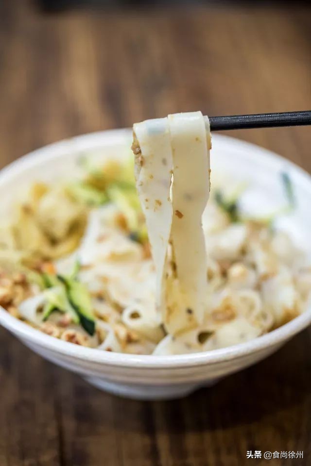 徐州68岁阿姨卖米线,徐州一家米线养活几十口人