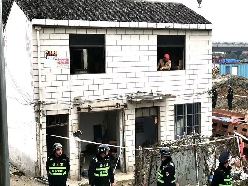 无锡一“*迁拆**户”滞留不搬官司打了三年被司法强制执行