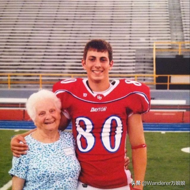 93岁奶奶恶搞27岁孙子一夜爆红！1300万网友实力围观：奶奶太坑了