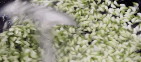 吃完榆钱吃槐花,槐花怎么吃才好吃?