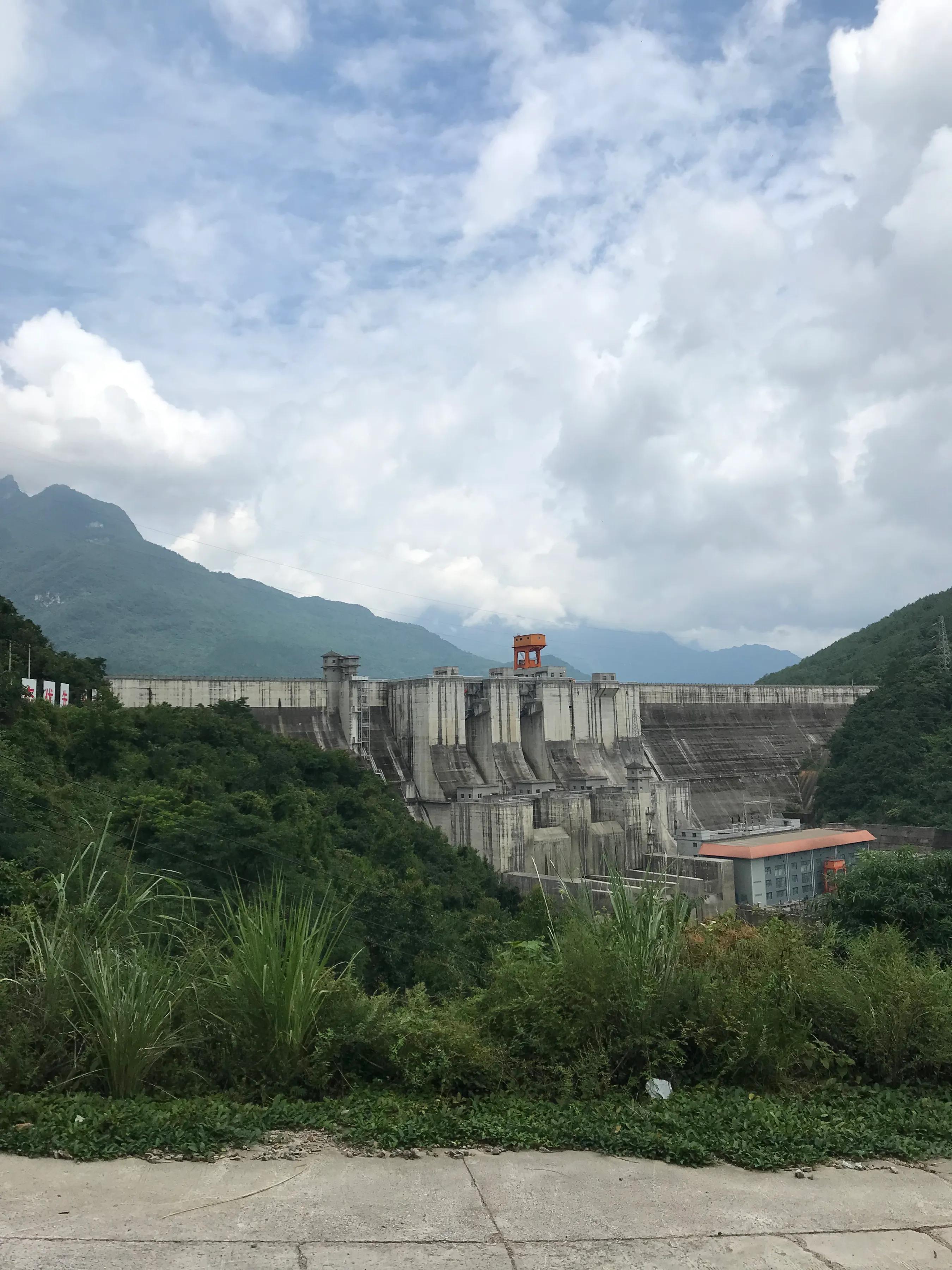 山远近路横斜读音,山远近路横斜青旗沽酒有人家意思