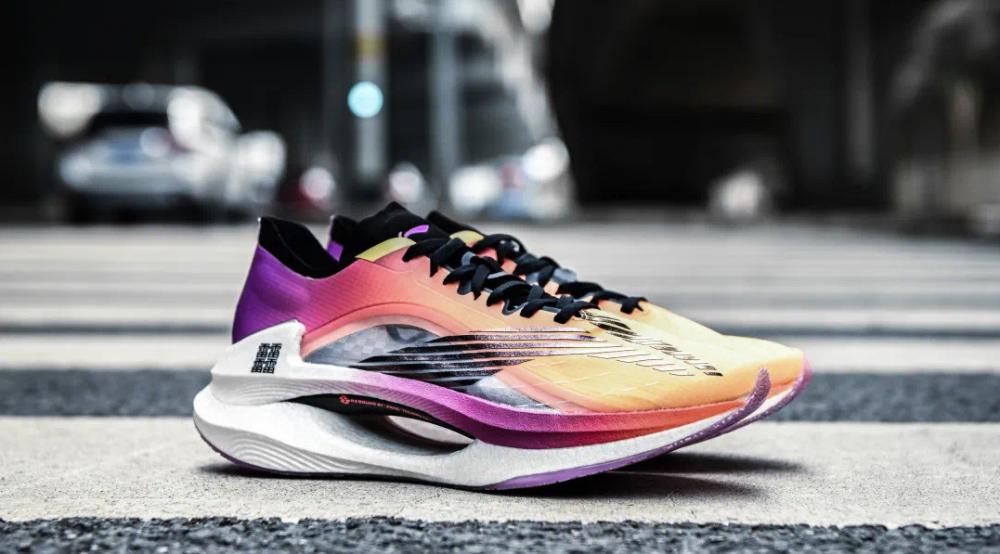 安踏儿童跑鞋哪个系列最好,安踏和耐克儿童篮球鞋对比