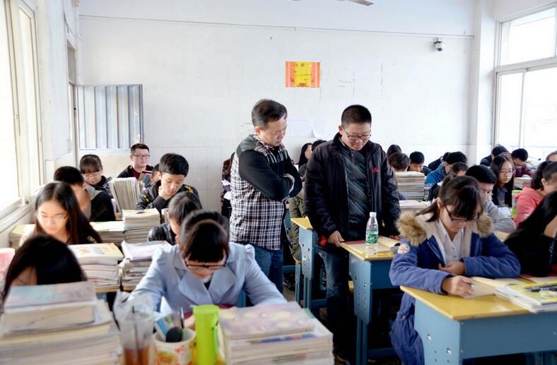 小e进高中第十五期视频,小e进高中最新视频