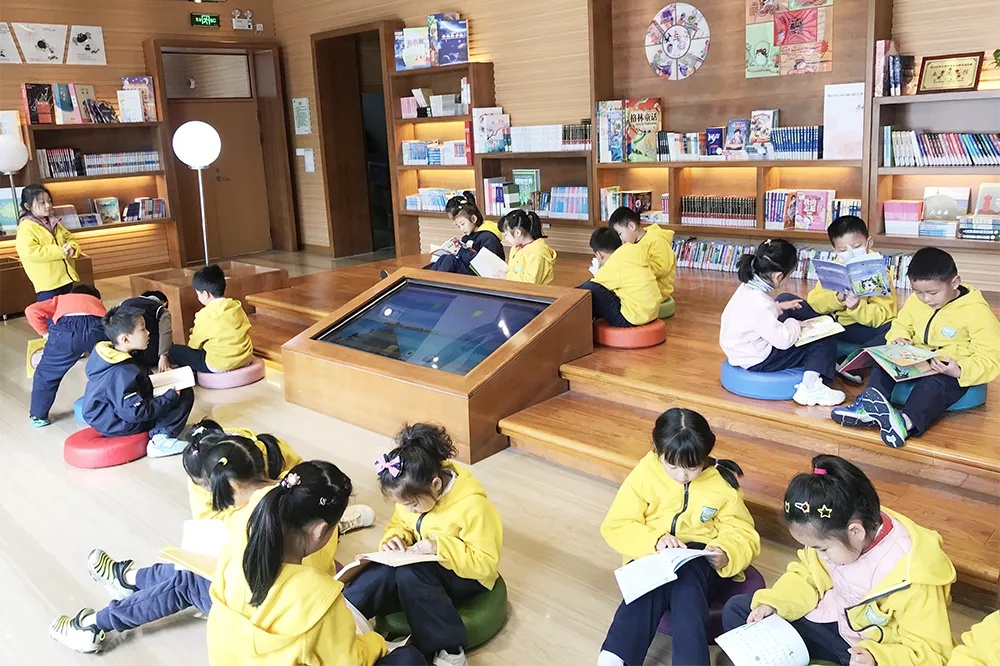 宝山这所学校“延时更延爱”的举动让“课后三点半”不再是问题!