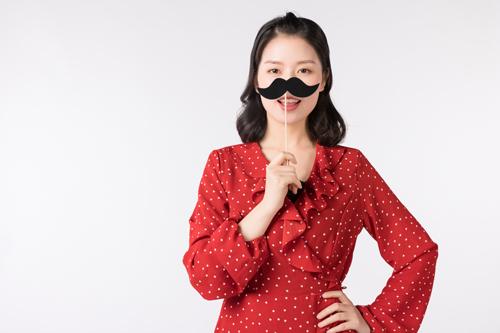 和女孩子聊到尴尬的时候怎么化解,女人经常挂在嘴边的细节