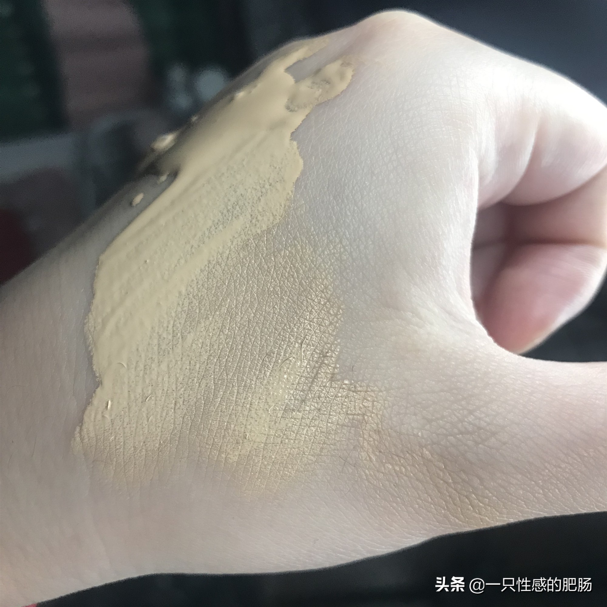 干皮阿玛尼粉底液好还是香奈儿好,干皮粉底液推荐阿玛尼蓝标