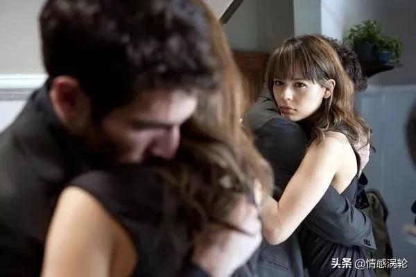 “男友当我的面出轨”千万别试探人性，它会让你失望——涡轮美文