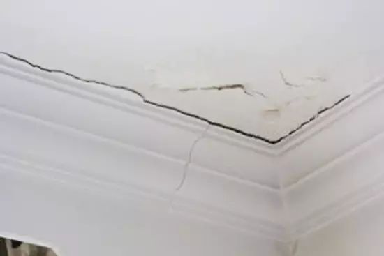 石膏板吊顶裂缝是什么原因引起的,石膏板吊顶拐角裂缝修复最佳办法