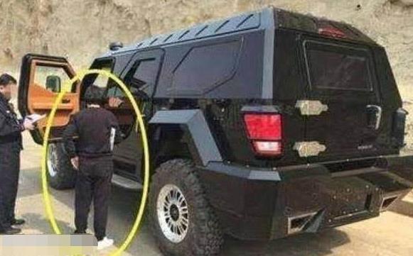 女子开1500万“巨无霸”上牌，工作人员很为难，结果挂了个蓝牌