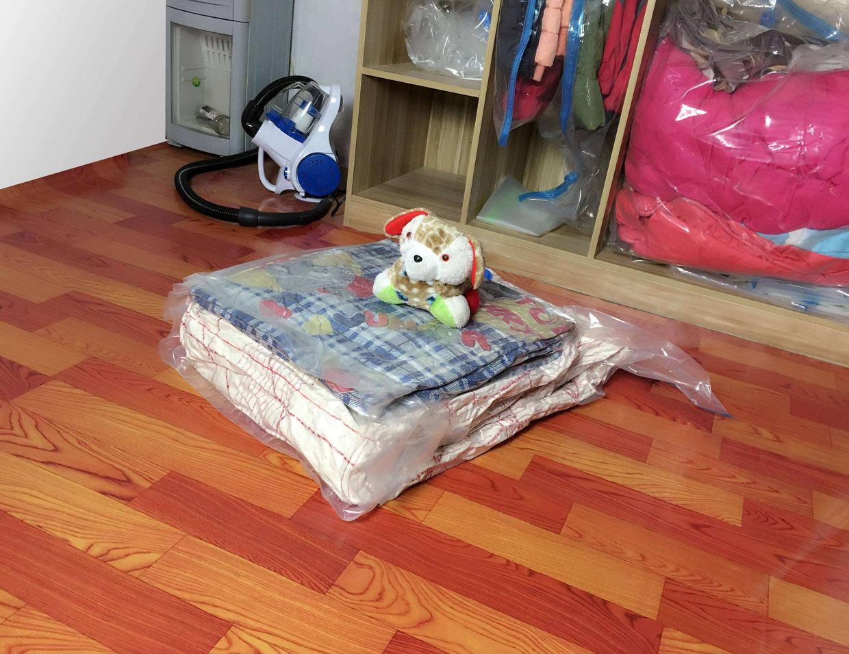 过冬的衣服拿出来发霉了怎么处理,换季的衣服怎么保存不发霉发黄