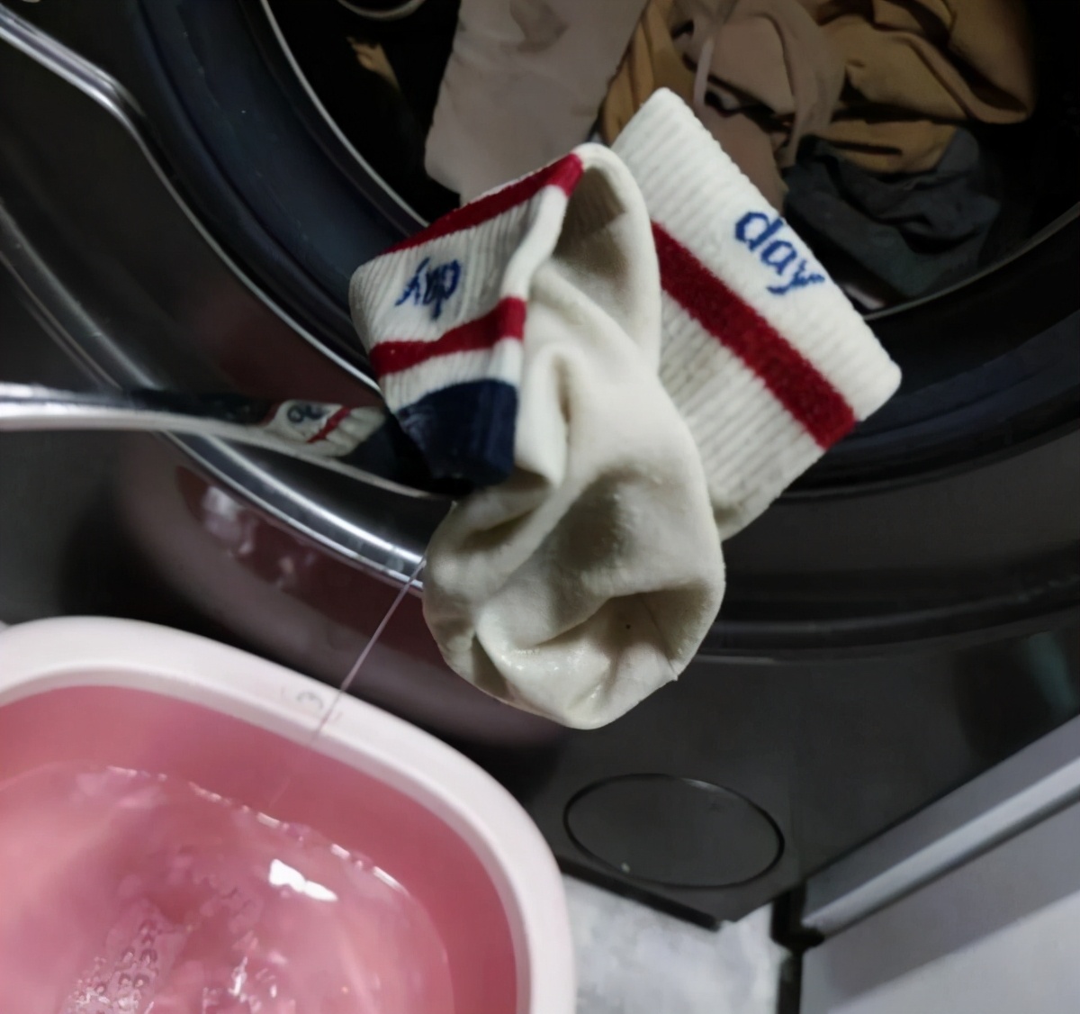 内衣袜子可以用同一个洗衣机洗吗,袜子裤头不能一起洗