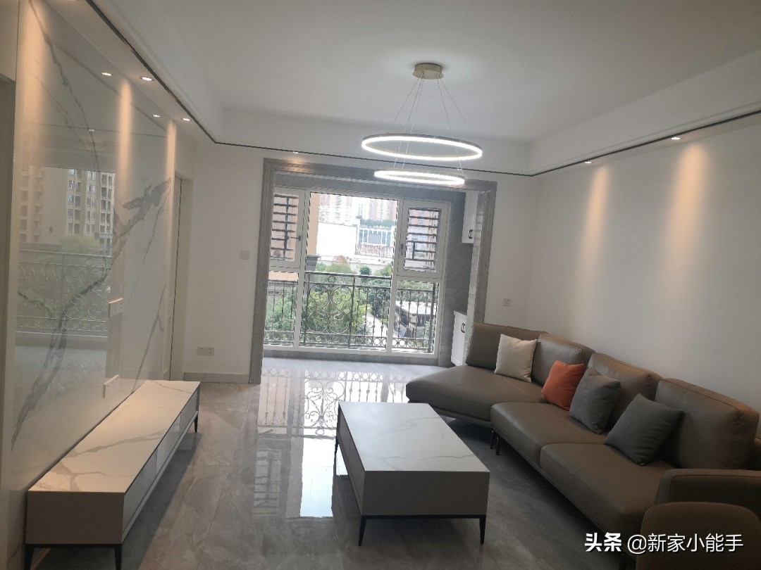 全屋家具搭配现代简约风格,装修现代简约新家入住