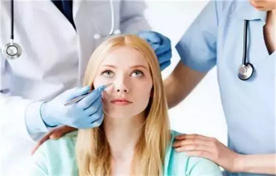 “熊猫眼”自救指南，这9款眼霜我要回购到停产！