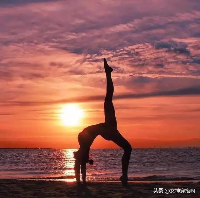 改善肩宽背厚的动作学生党,不想肩宽背厚就来试试这套手法吧