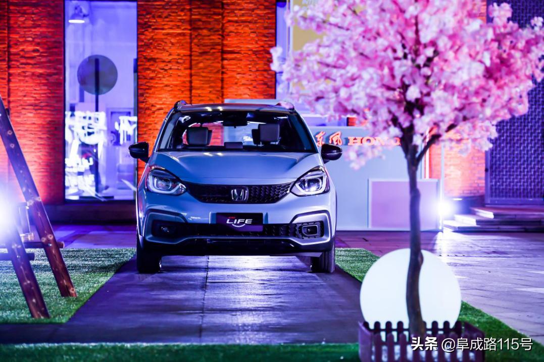 全系标配led车灯灯组,来福酱心动版裸车九万贵吗