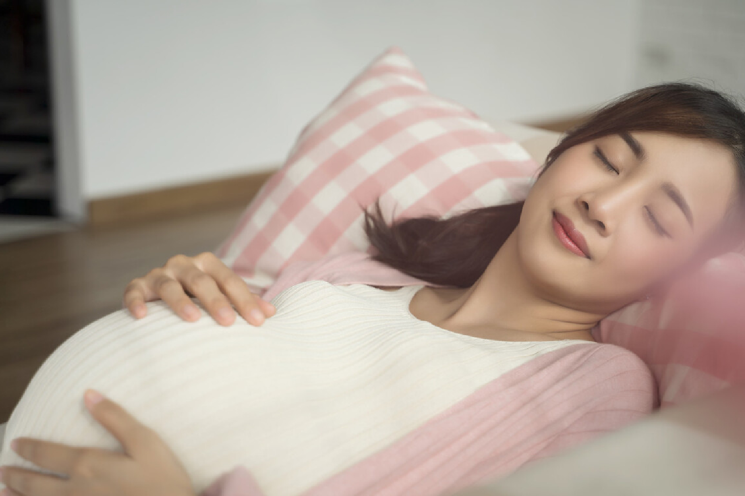 孕晚期一直左侧睡好不好,孕晚期不睡觉的话只能左侧卧吗