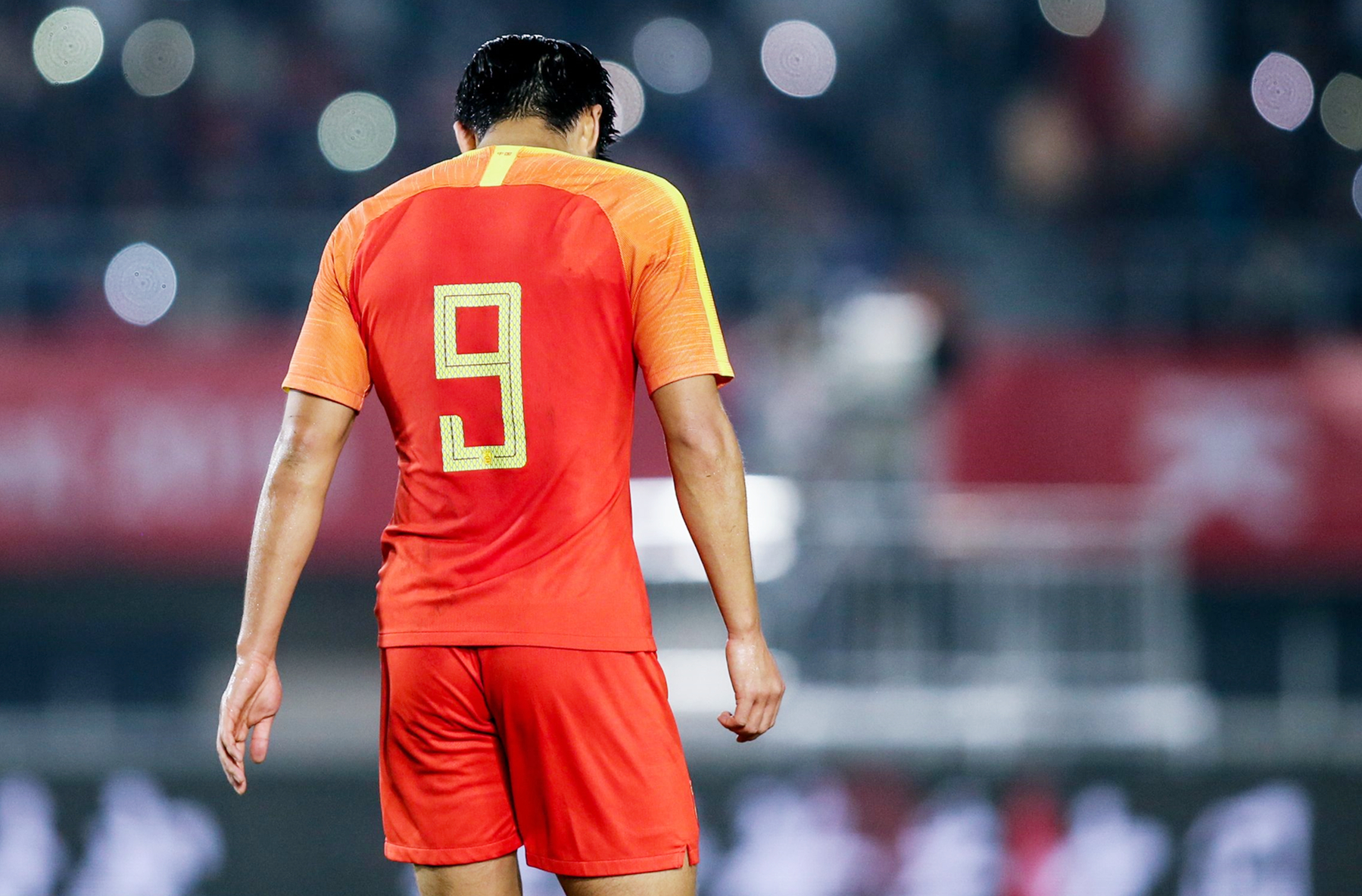 18岁梅西战尤文后的评价,19岁梅西对战c罗