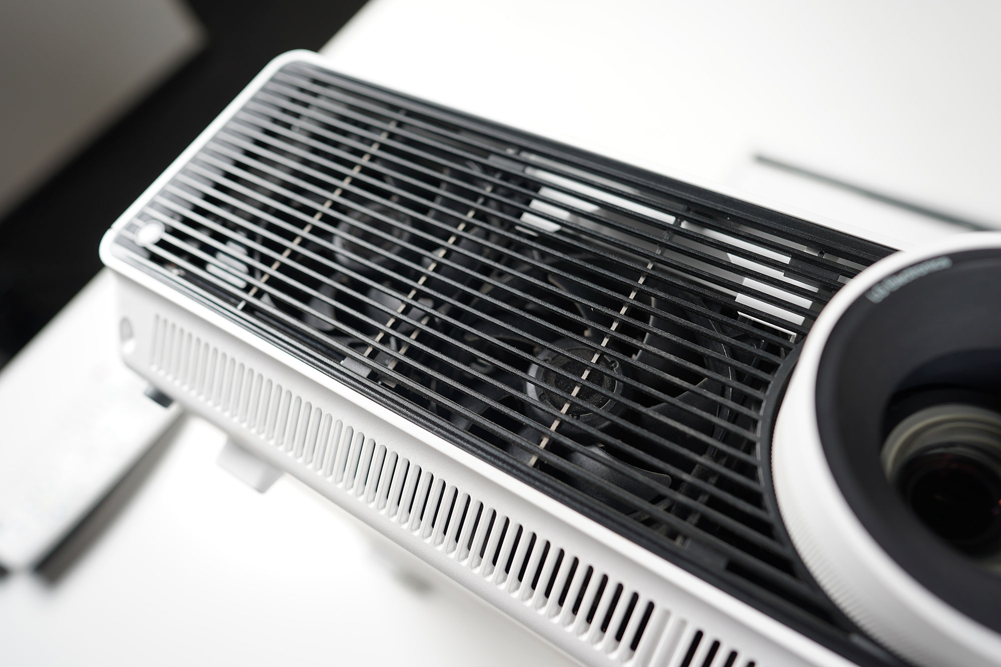 lg智能bu50高亮4k激光投影机,6500流明激光投影机