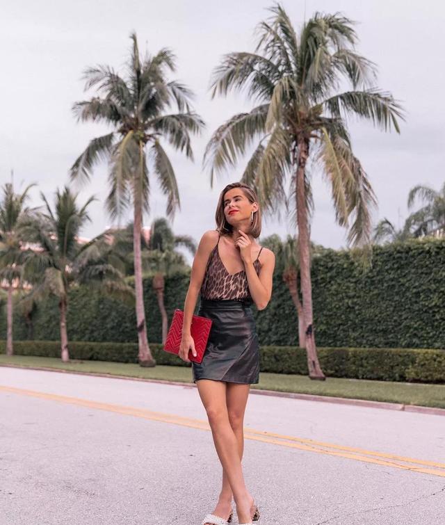 微胖女人穿T恤时,要记住“4不要”,不然显胖还显矮,很没气质