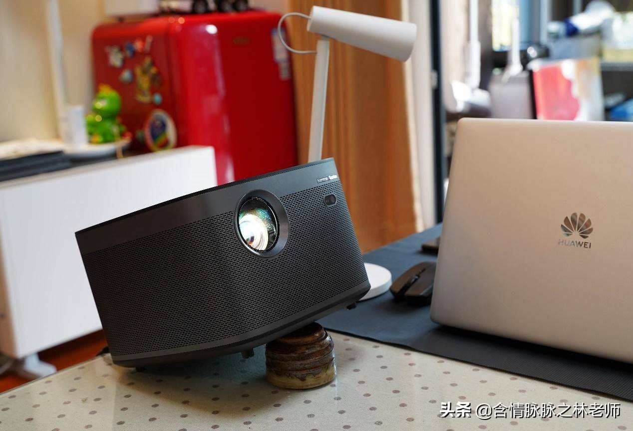 坚果v20投影仪和极米h3s对比,极米投影仪与坚果投影仪哪个更好