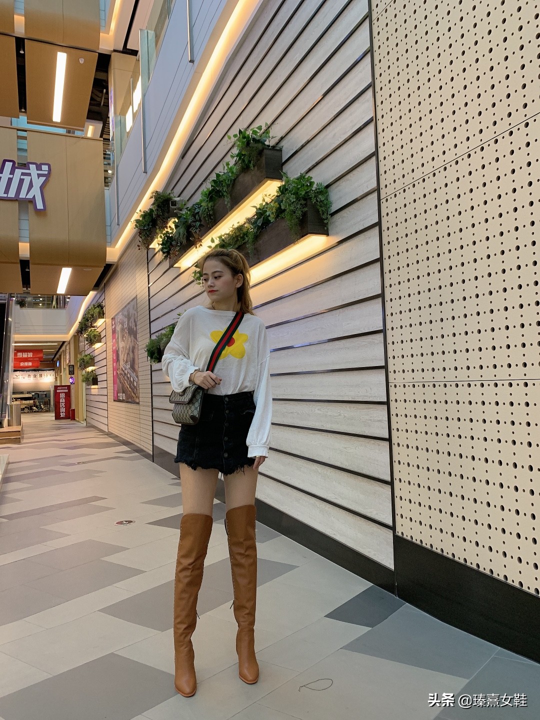 胸大女孩时髦起来真hold不住！看混血吉娜·爱丽丝就知道了