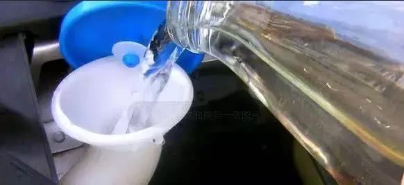 用玻璃水对车有影响吗,用玻璃水伤车吗