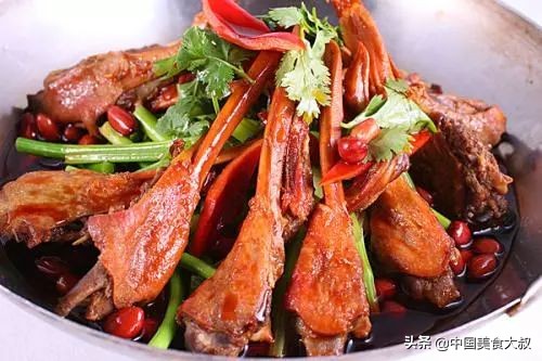 大厨教你在家做出酒店般的干锅鸭,鸭三套干锅做法