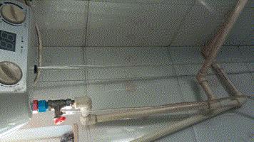 清洗储水式电热水器视频,家用电热水器可边冲洗边开着用