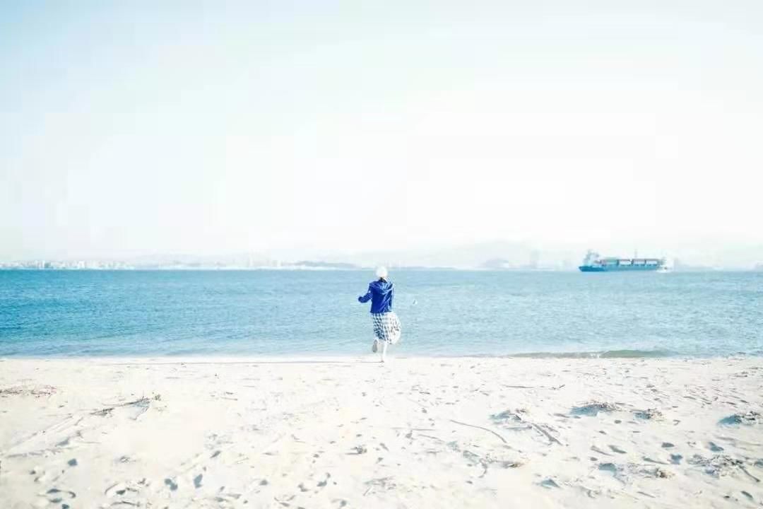 “妈妈,那个奶奶为什么偷超市的菜?”世上任何东西都有它的代价