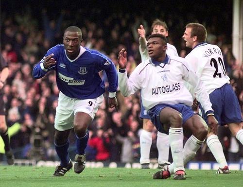 新一届国家队和李铁踢主力的埃弗顿