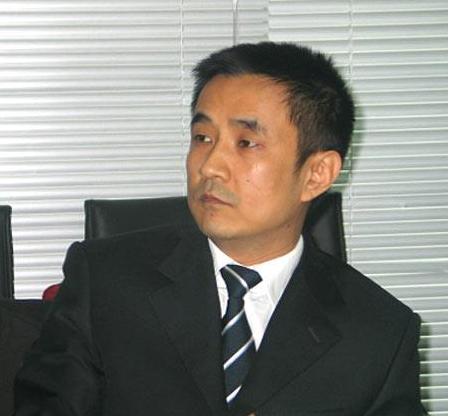 欠债800亿也不忘泡妞,豪掷1亿博美人一笑,父亲去世葬礼都不参加