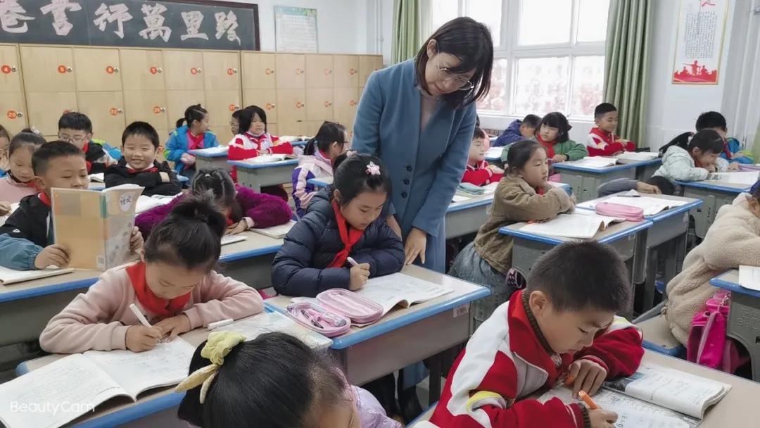 以爱育人温暖童心,以爱育人暖童心