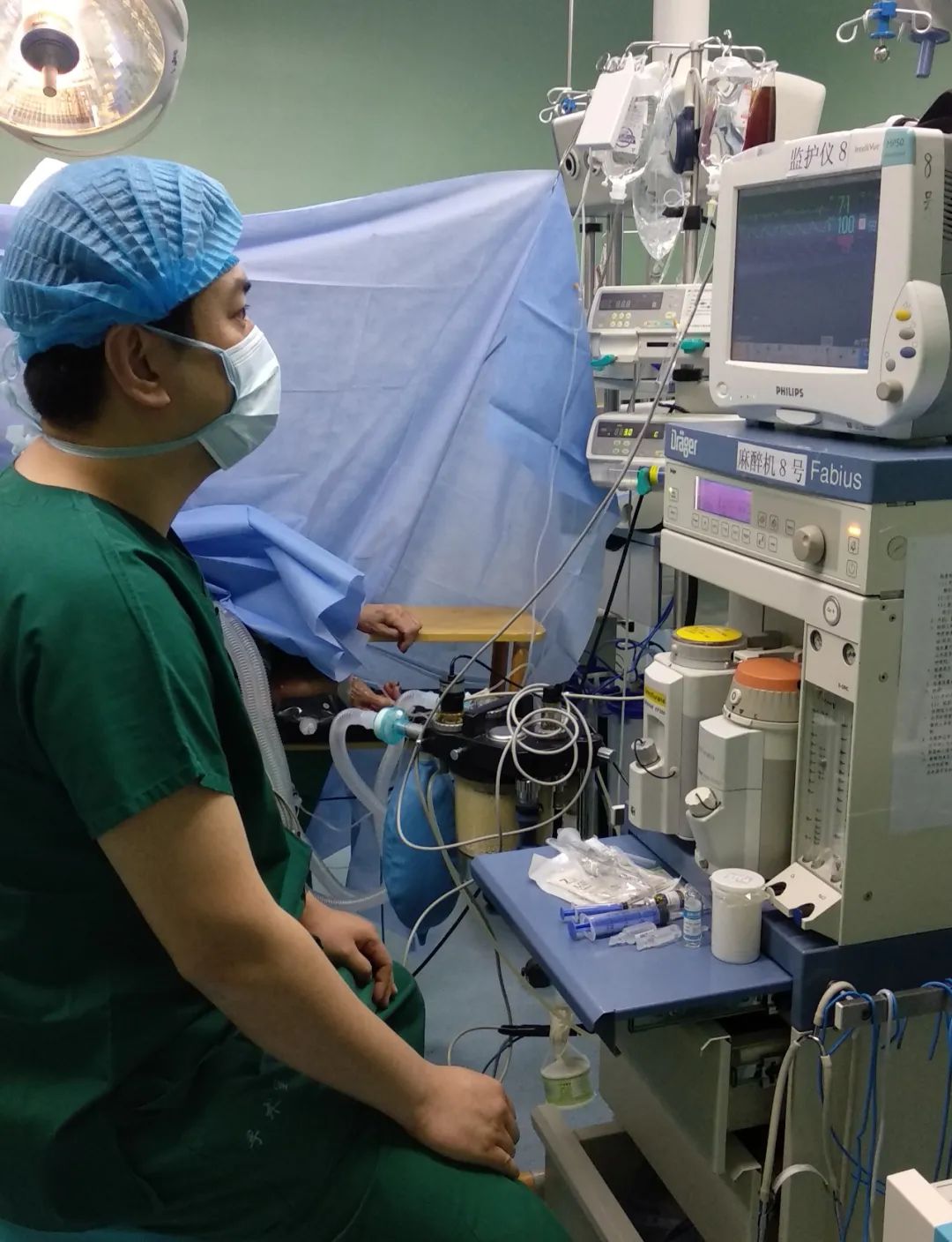 国内全髋关节置换最好的医生,微创全髋关节置换手术与传统置换