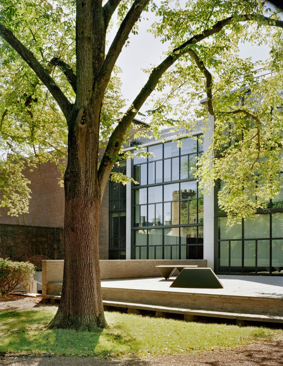 现代主义建筑大师格罗皮乌斯,建筑大师路易斯阿拉干作品