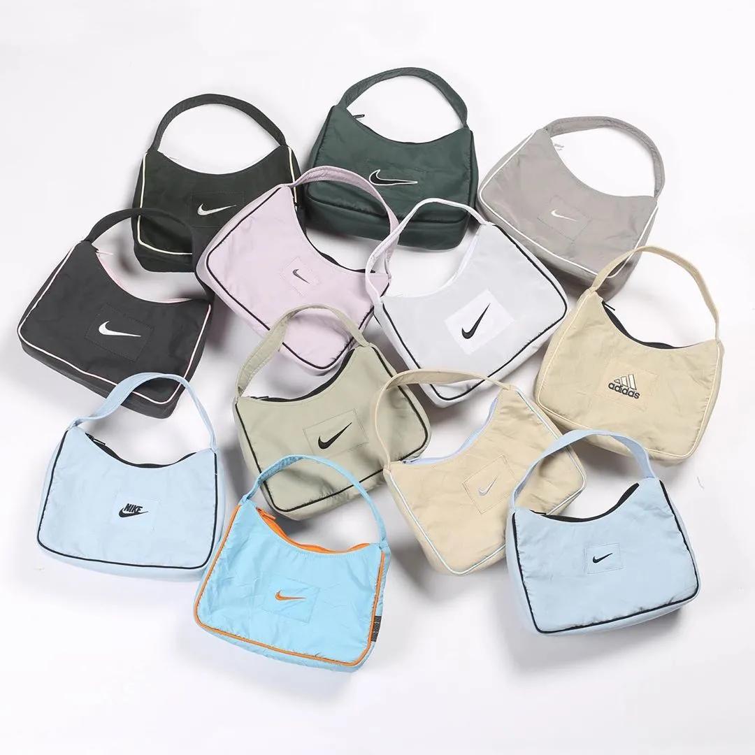 钟楚曦的包包里有什么,钟楚曦杨采钰宋妍霏