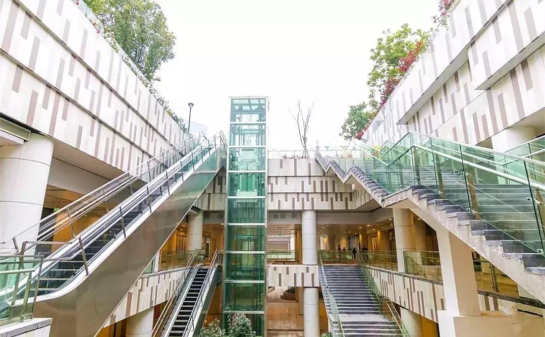 20万平米以上购物中心,郑州人气最旺的购物中心