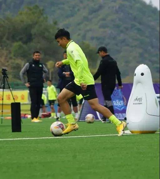 李春满足球教学,李春满训练视频