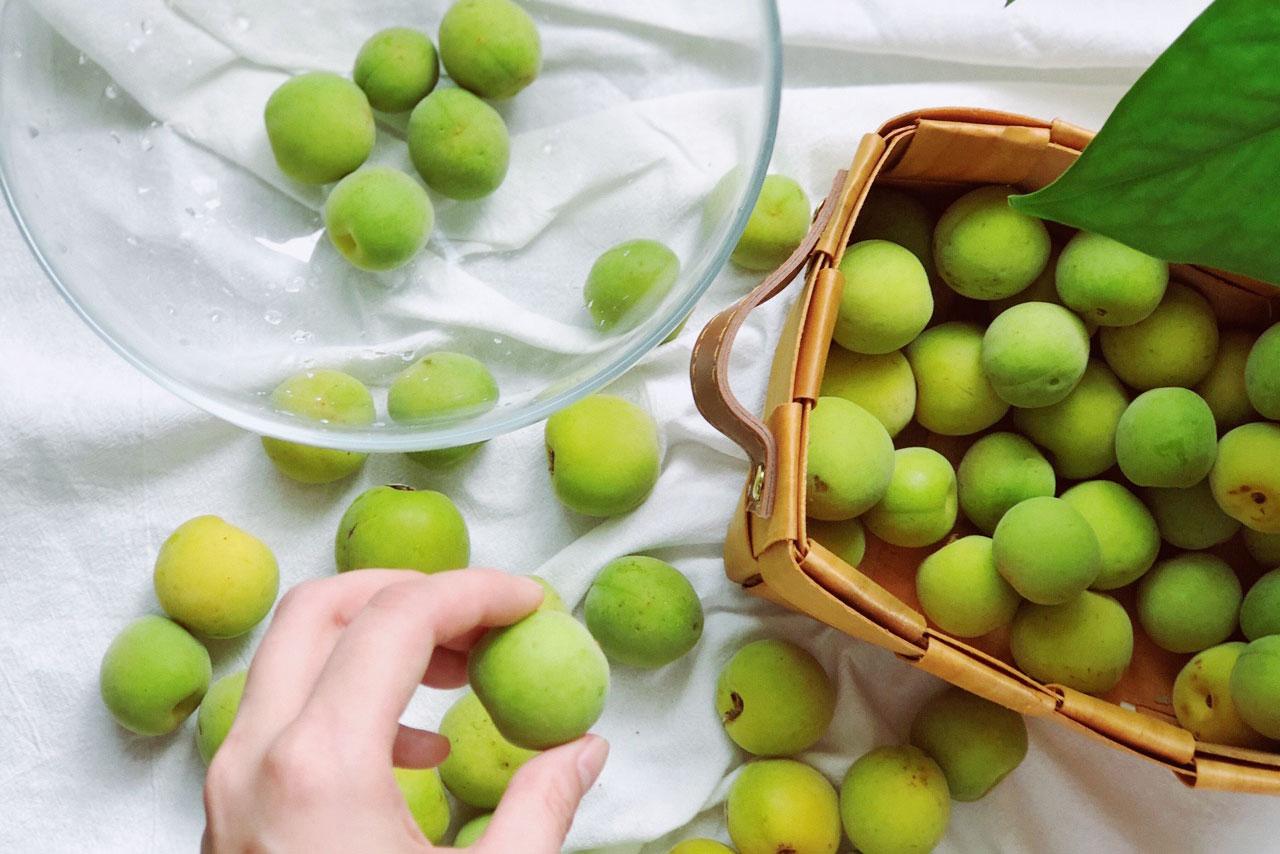 泡青梅酒的过程和变化,青梅酒必须在青梅季节才能泡吗