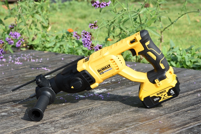 释放自我，轻巧随行-得伟DCH133无刷充电电锤入手使用体验