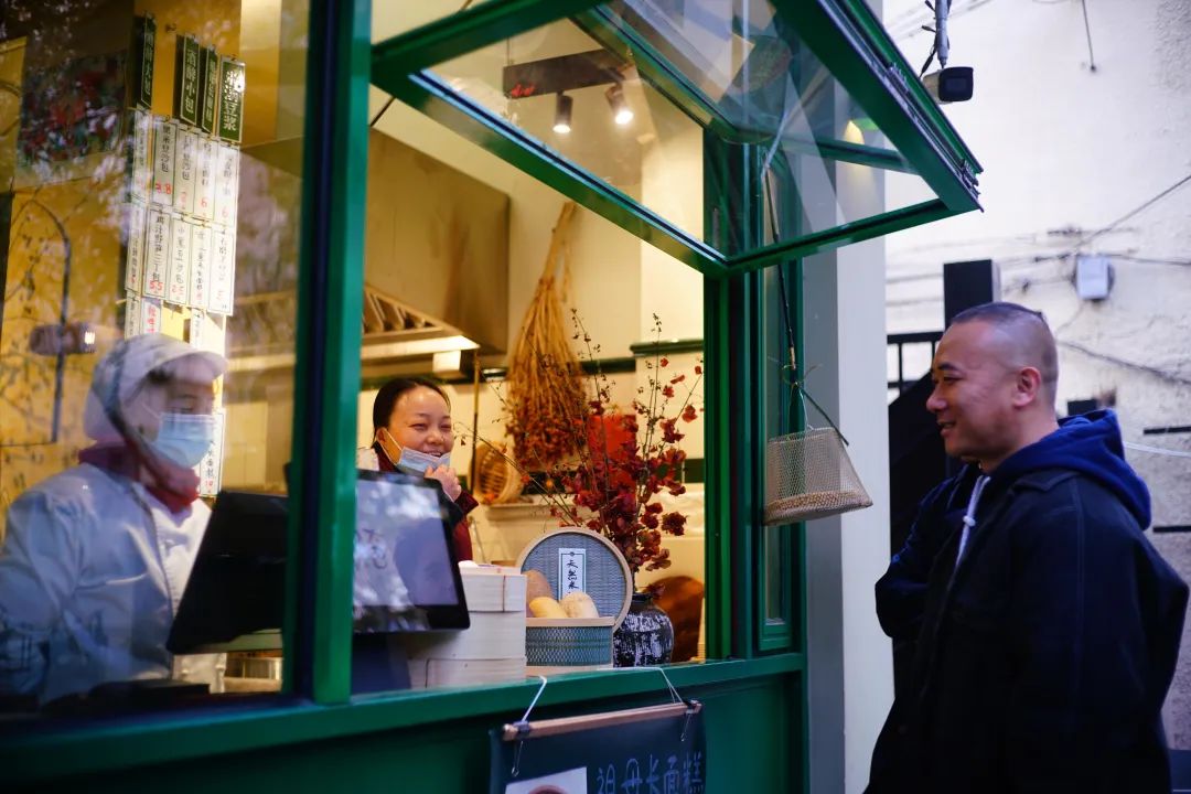 这条街,可能是全上海最时髦又接地气的